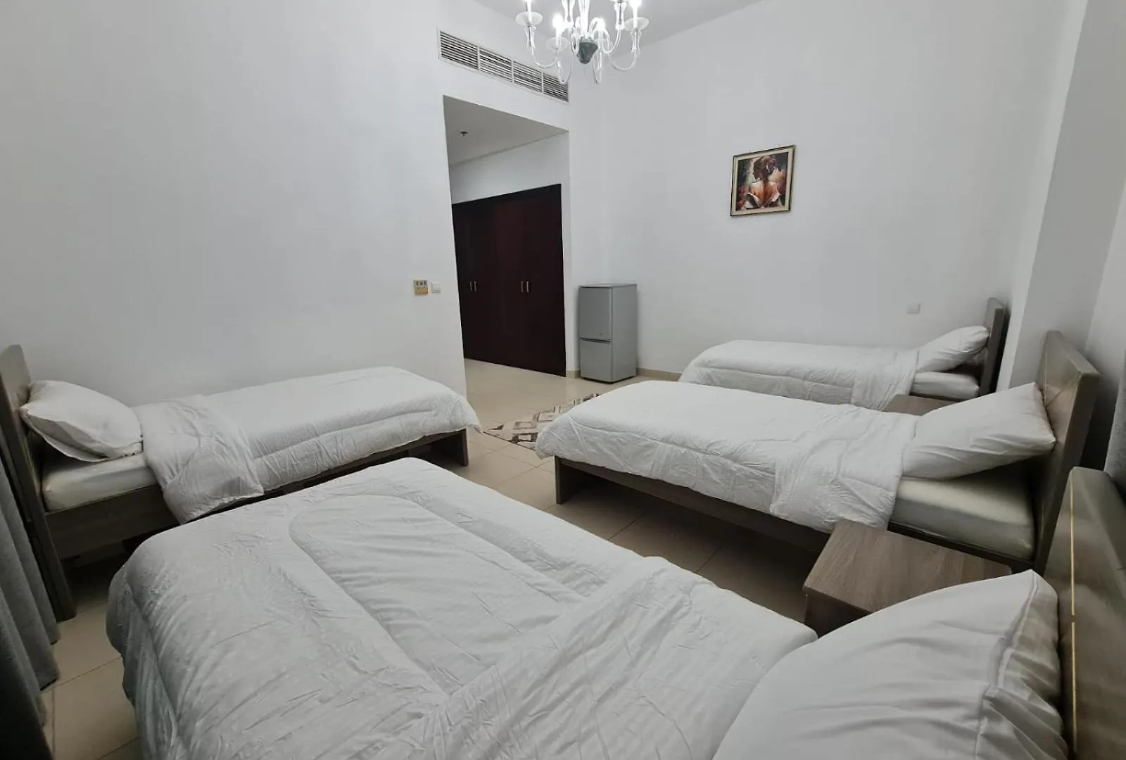 Charming Private Room - Female Only Sharjah Hostel